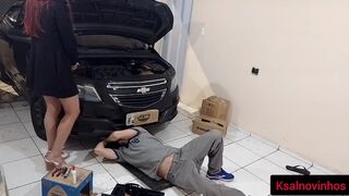 Autótulaj hölgyemény rákívánt a szerelőjére!